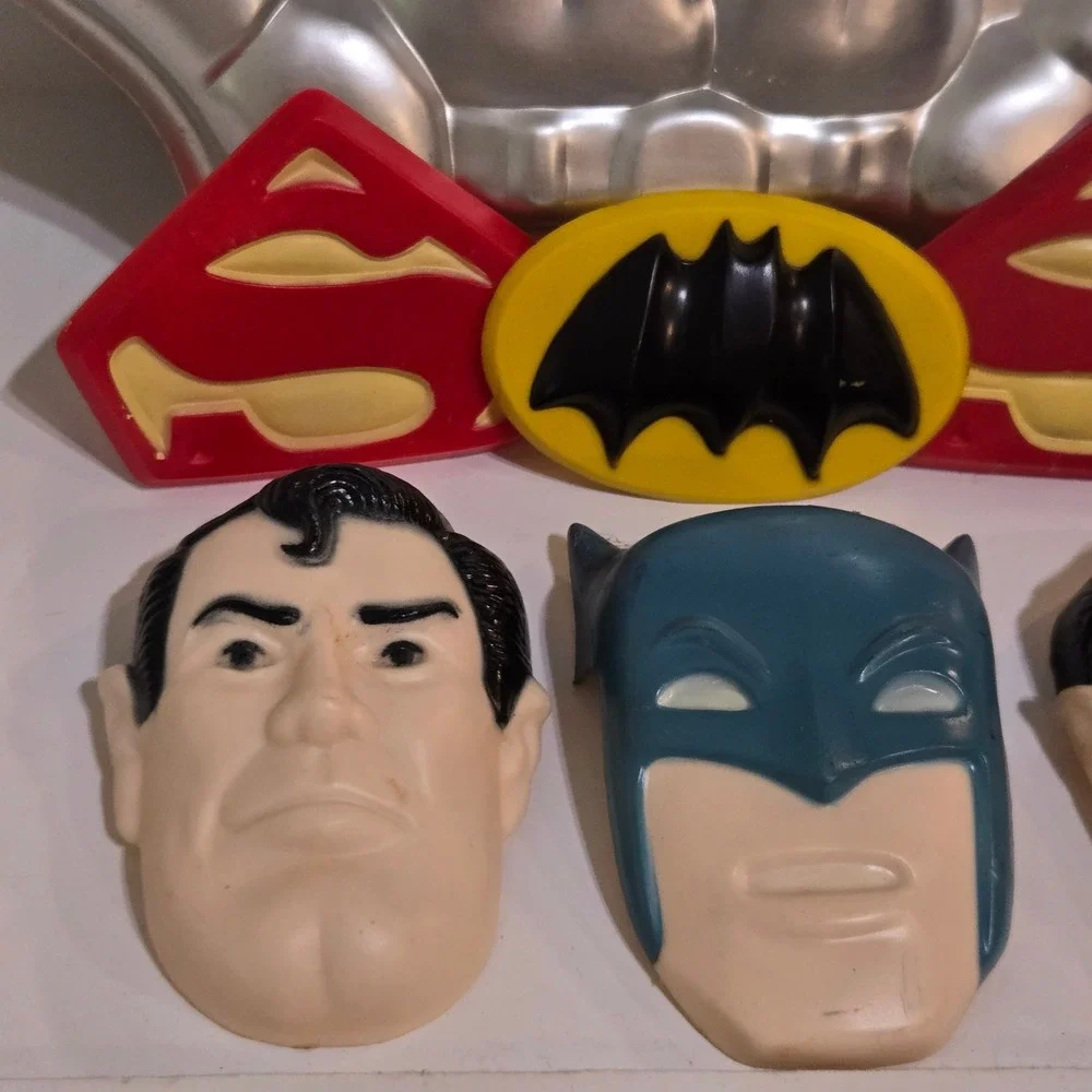 Vintage Wilton Superman / Batman Cake Pan Mold Set + Instructions Faces 1977